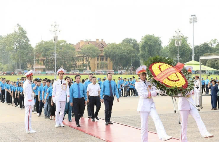 Lan tỏa phong trào “Công nhân giỏi Thủ đô”: Dâng những bông hoa thi đua lên Bác Hồ kính yêu