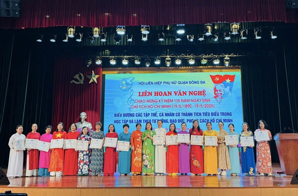 Phụ nữ Đống Đa lan tỏa tinh thần học Bác, tôn vinh giá trị nhân văn qua Liên hoan “Tiếng hát dâng Người”