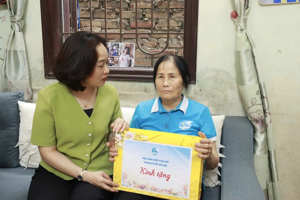 Hà Nội tri ân phụ nữ cống hiến trong kháng chiến: Lan tỏa truyền thống yêu nước, tiếp lửa cho thế hệ mai sau