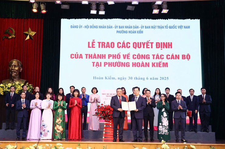 Thành phố Hà Nội công bố quyết định chỉ định Ban Chấp hành Đảng bộ phường Hoàn Kiếm