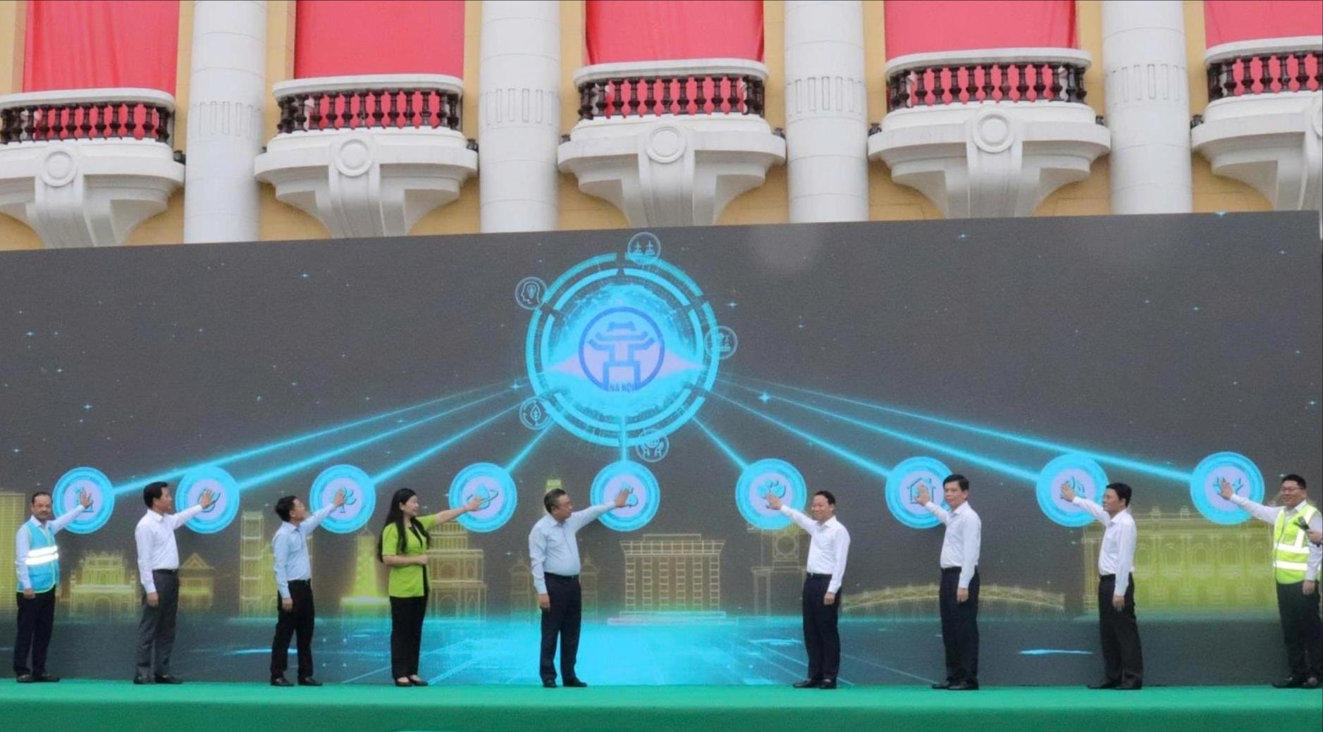 Hà Nội ra quân vận hành loạt thiết bị vệ sinh môi trường hiện đại, hướng tới mục tiêu đô thị “sáng - xanh - sạch - đẹp”