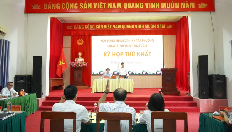 Xã Tây Phương vận hành thử nghiệm theo mô hình chính quyền địa phương hai cấp: Tổ chức kỳ họp thứ nhất HĐND xã khóa I, nhiệm kỳ 2021-2026