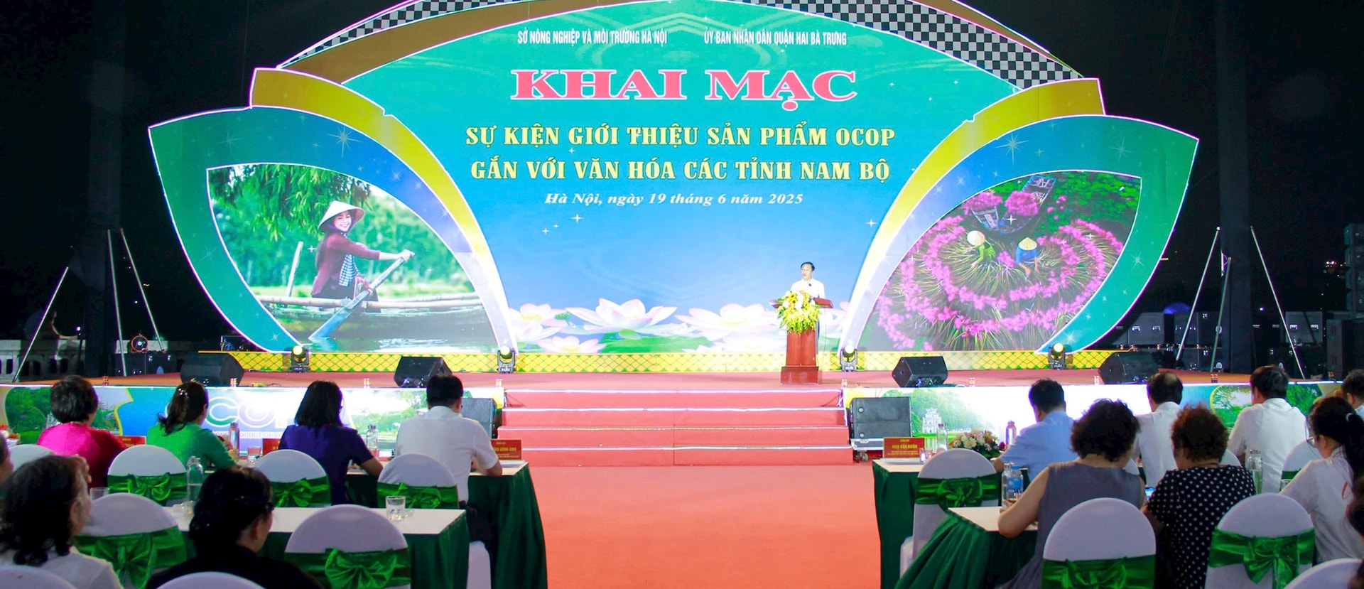 Hà Nội khai mạc sự kiện giới thiệu sản phẩm OCOP gắn với văn hóa Nam Bộ, quy tụ hơn 1.000 sản phẩm đặc trưng từ 42 tỉnh, thành