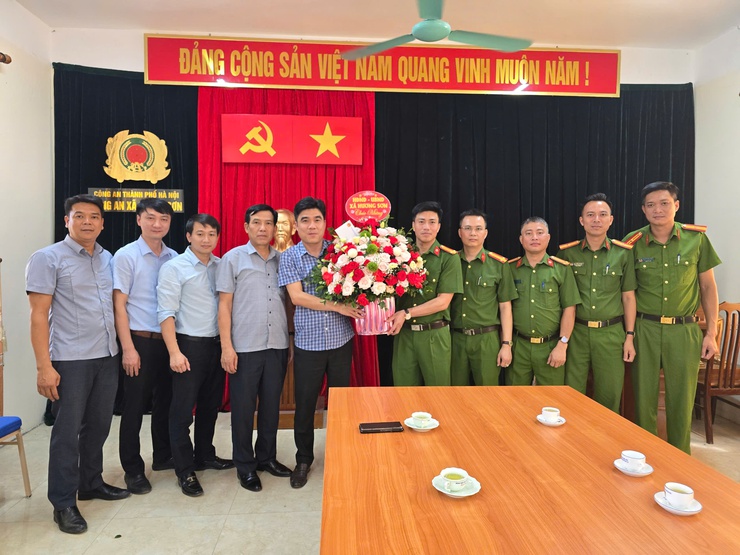 Lãnh đạo HĐND, UBND xã Hương Sơn gặp mặt, giao nhiệm vụ cho các đơn vị sự nghiệp và Công an xã