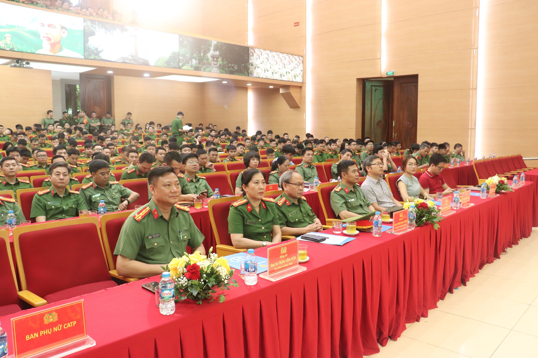 Công an Hà Nội bứt phá trên hành trình số hóa: Hơn 7.500 cán bộ, chiến sĩ được công nhận kỹ năng số và ứng dụng AI