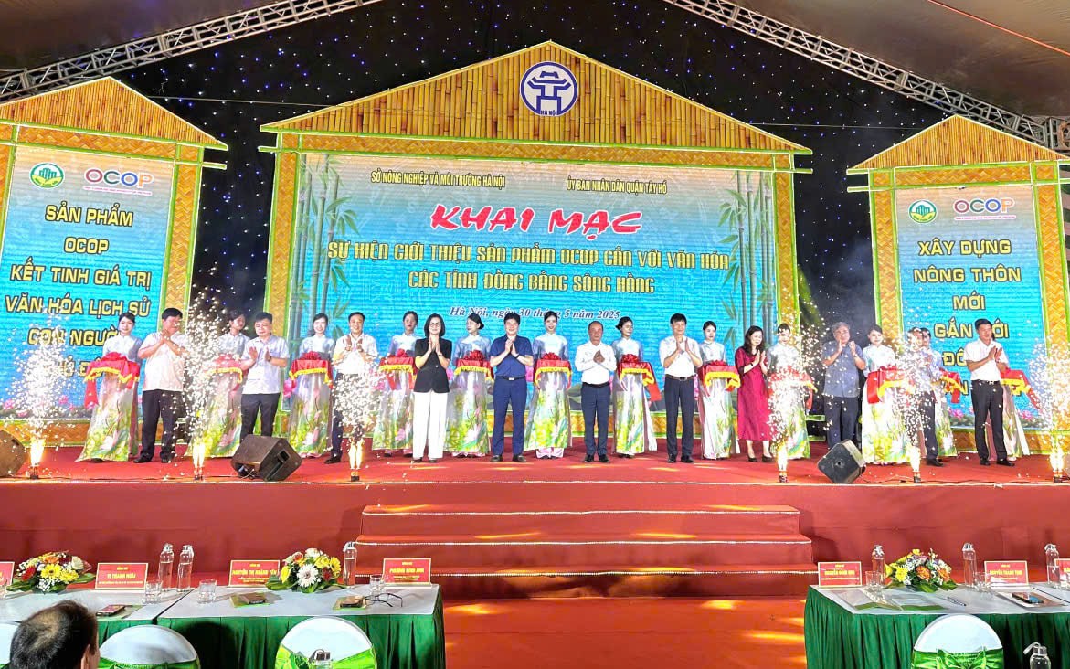 Hà Nội quảng bá hơn 1.000 sản phẩm làng nghề, nông sản OCOP, thúc đẩy kết nối vùng và phát triển bền vững