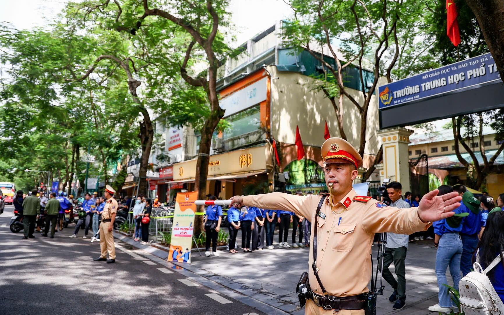 Hà Nội siết chặt an toàn giao thông phục vụ kỳ thi lớp 10 và tốt nghiệp THPT 2025: Chủ động phân luồng, hỗ trợ tối đa thí sinh