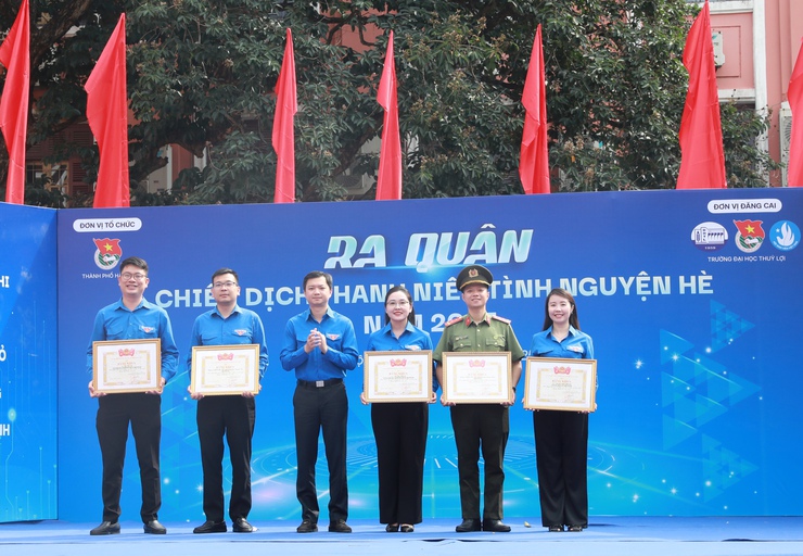 Hà Nội ra quân Chiến dịch Thanh niên tình nguyện Hè 2025: 250.000 lượt đoàn viên xung kích vì cộng đồng số và an sinh xã hội