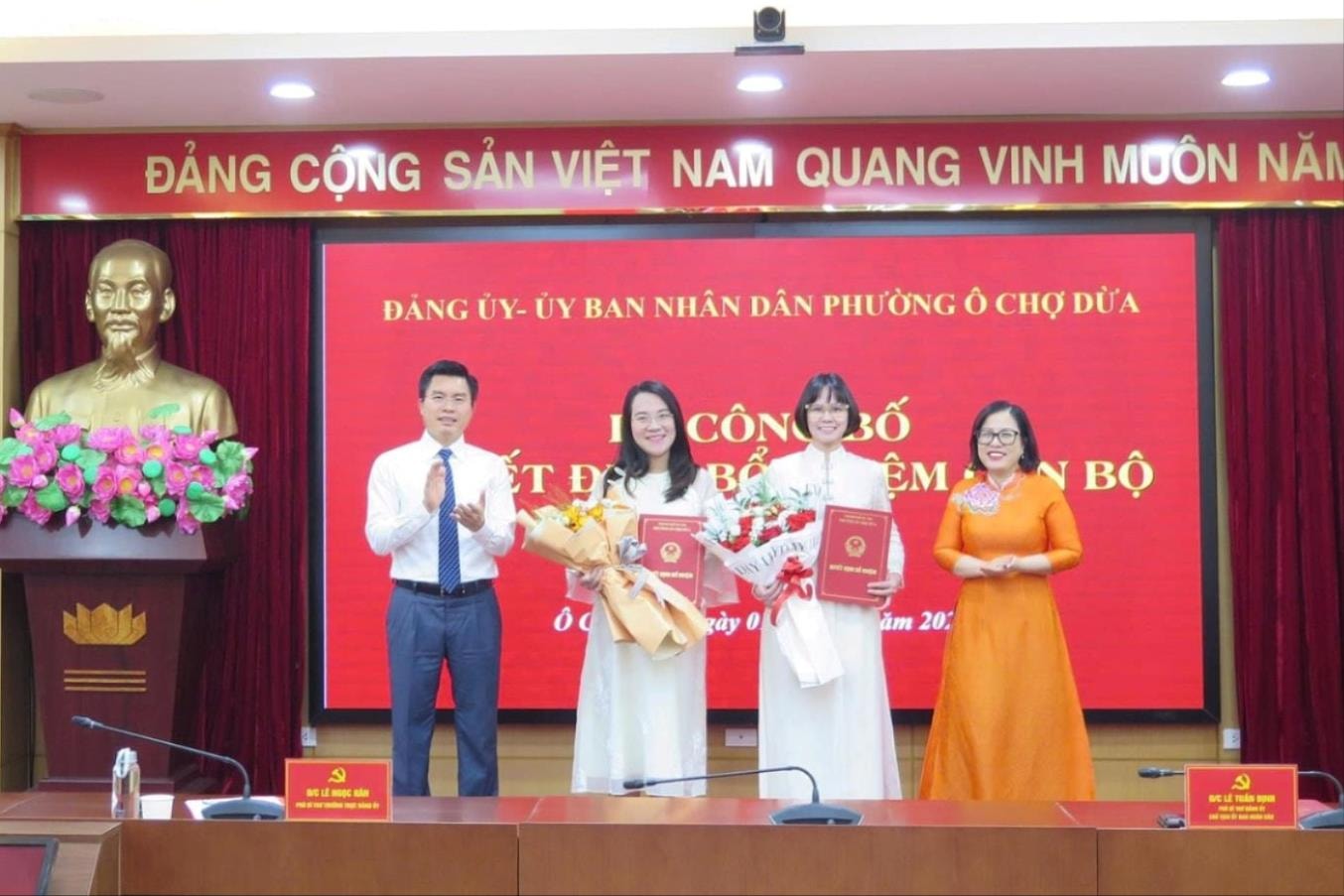 Phường Ô Chợ Dừa công bố quyết định cán bộ và thông qua quy chế làm việc trong giai đoạn mới