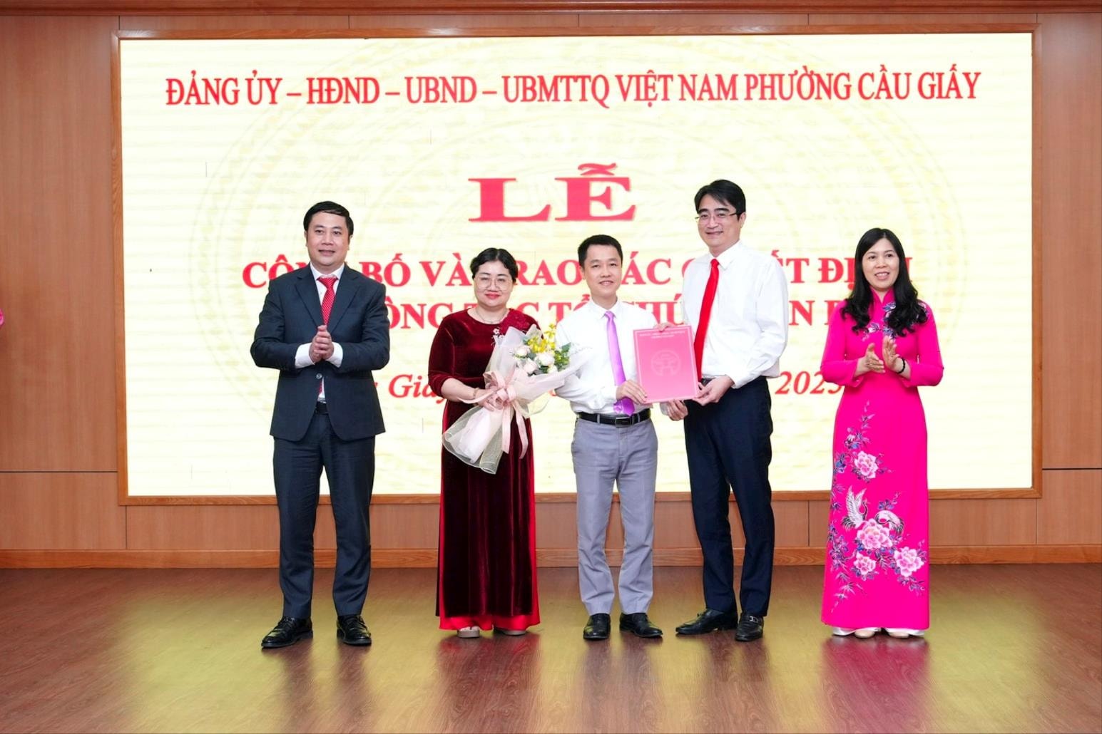 Phường Cầu Giấy tổ chức lễ công bố thành lập bộ máy chuyên môn và bổ nhiệm cán bộ lãnh đạo nhiệm kỳ mới