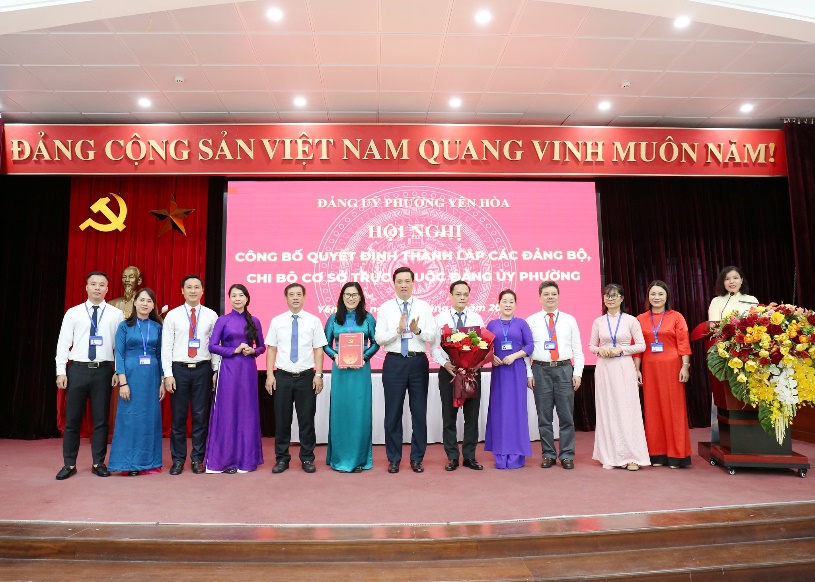 Phường Yên Hòa công bố thành lập các tổ chức Đảng trực thuộc, củng cố sức mạnh lãnh đạo từ cơ sở