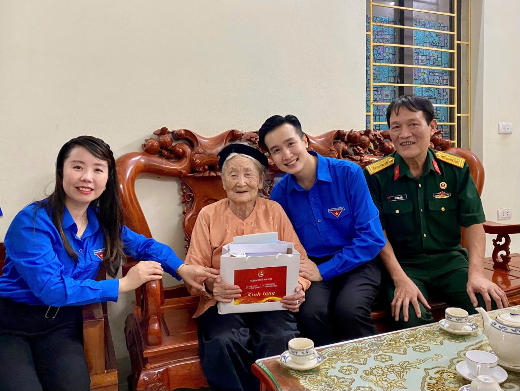 Khơi dậy lòng yêu nước, hun đúc lý tưởng sống đẹp trong tháng tri ân liệt sĩ