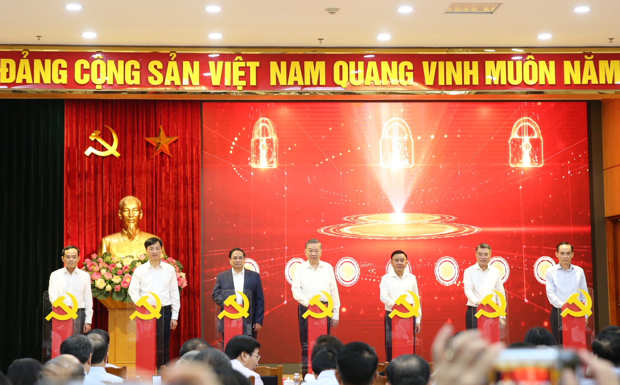 Tổng Bí thư Tô Lâm chỉ đạo 8 nhiệm vụ tiếp tục triển khai thực hiện Nghị quyết 57