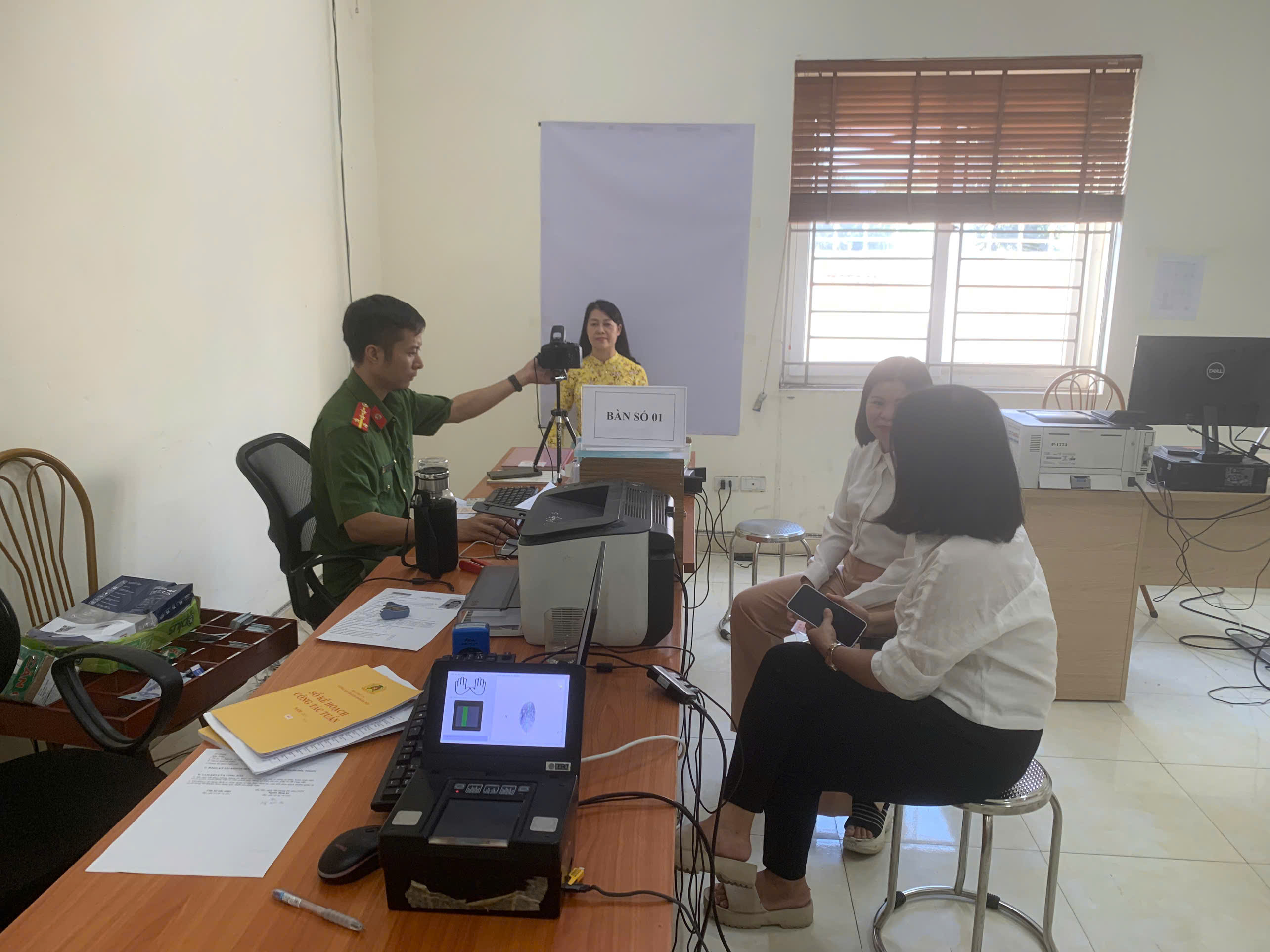 Xã Liên Minh triển khai đồng loạt công tác đổi thẻ đảng viên, đảm bảo đúng tiến độ và yêu cầu