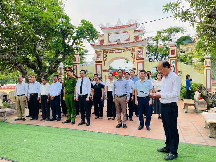 Xã Tam Hưng tri ân các anh hùng liệt sĩ, khẳng định quyết tâm xây dựng quê hương giàu đẹp