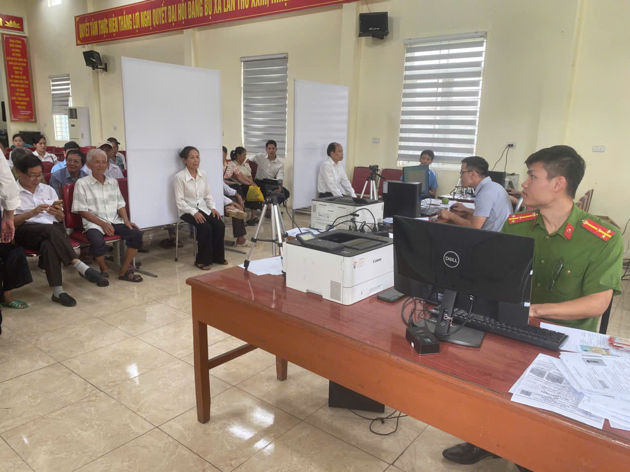 Xã Chuyên Mỹ tăng tốc cấp đổi thẻ đảng viên điện tử: Quyết tâm hoàn thành trước hạn