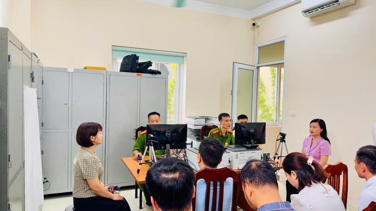 Xã Tam Hưng đẩy nhanh tiến độ đổi thẻ đảng viên điện tử: Quyết tâm hoàn thành trước thời hạn