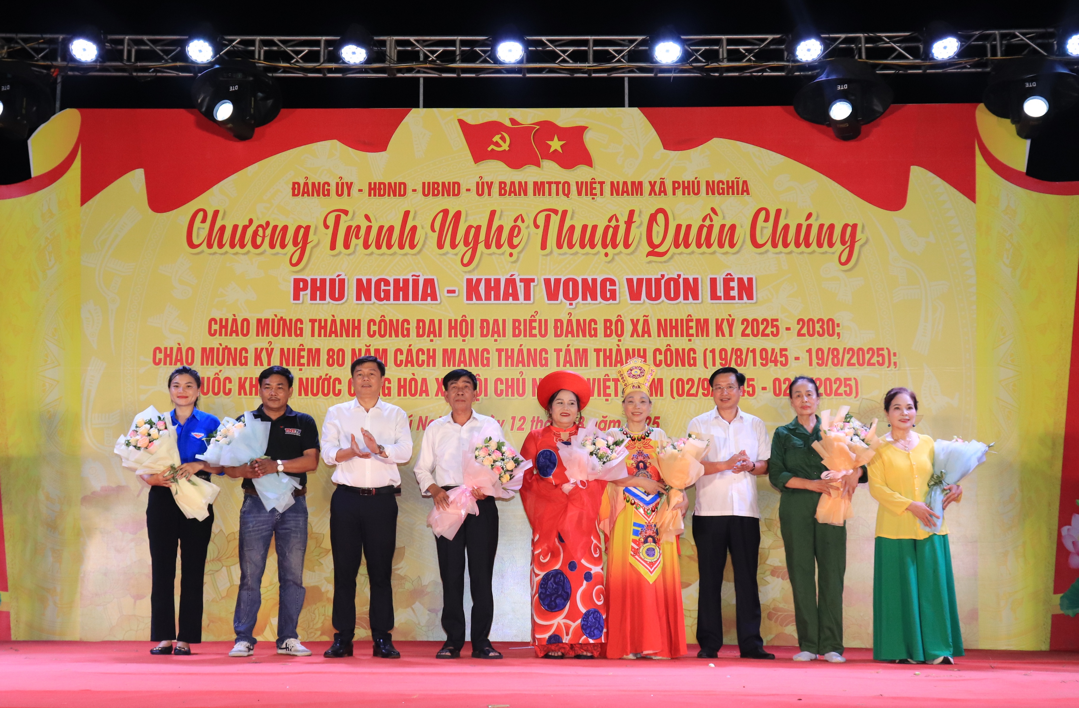 Chương trình nghệ thuật “Phú Nghĩa - Khát vọng vươn lên”