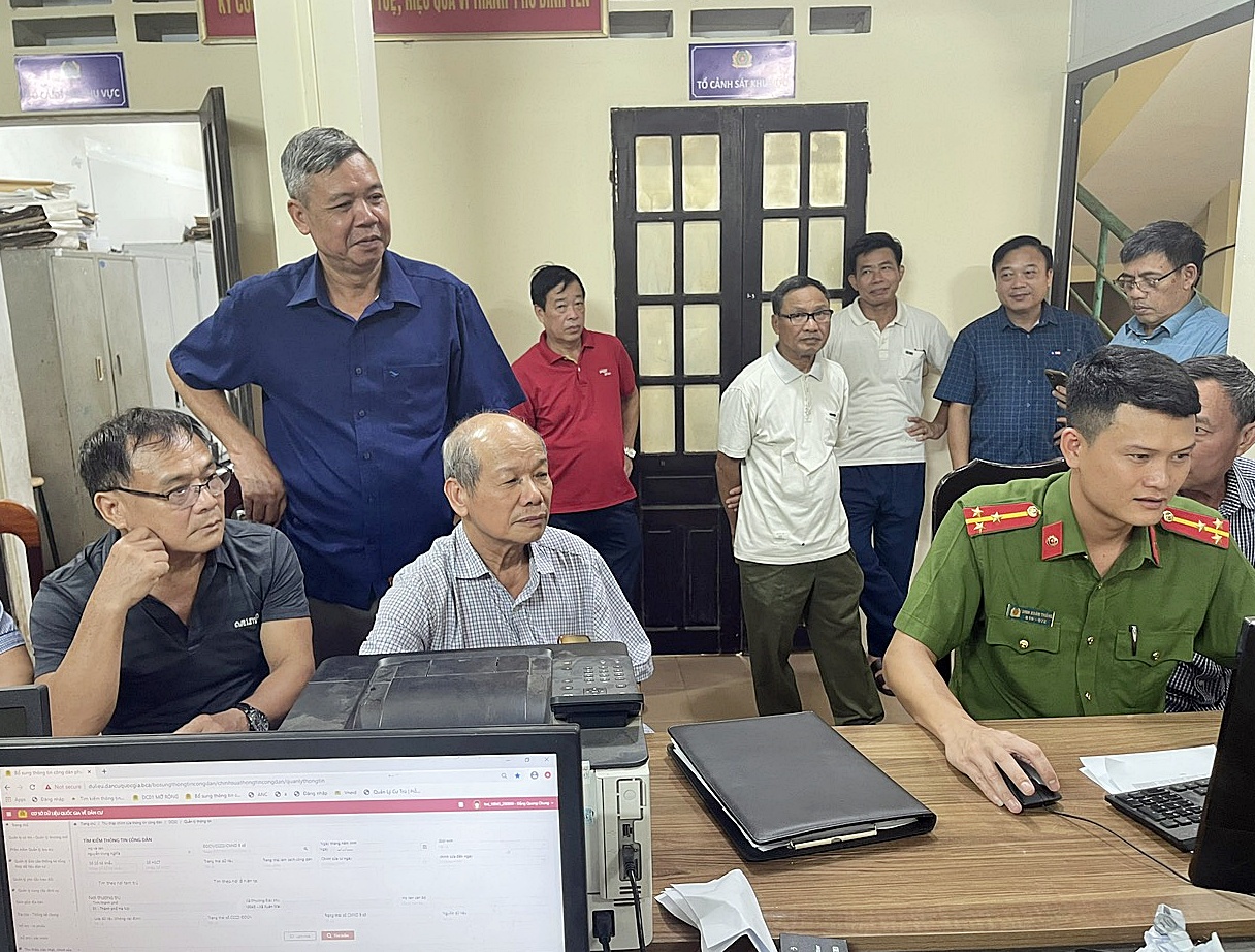 Xã Xuân Mai cơ bản hoàn tất đổi thẻ đảng viên điện tử, khẳng định quyết tâm hiện đại hóa công tác quản lý đảng
