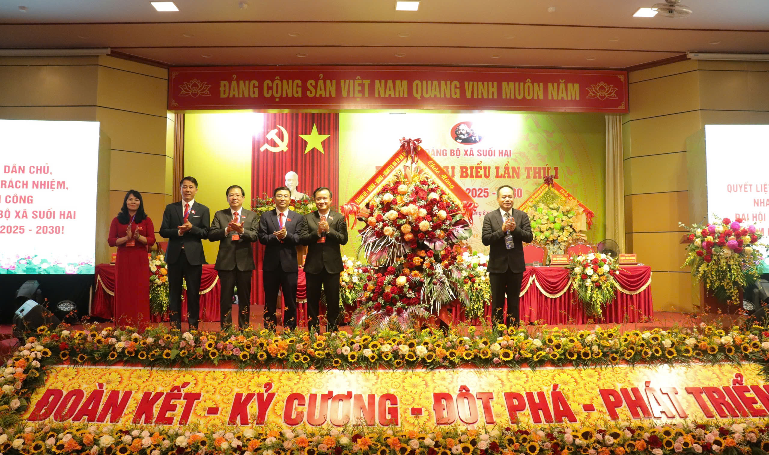 Đại hội đại biểu Đảng bộ xã Suối Hai lần thứ I: Giữ gìn bản sắc văn hóa, nâng cao chất lượng cuộc sống nhân dân