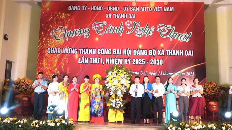 Xã Thanh Oai: Tưng bừng chương trình nghệ thuật chào mừng thành công Đại hội Đảng bộ xã lần thứ I