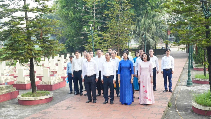 Xã Phượng Dực tri ân liệt sĩ, khánh thành công trình trọng điểm chào mừng Đại hội Đảng bộ xã lần thứ I, nhiệm kỳ 2025-2030
