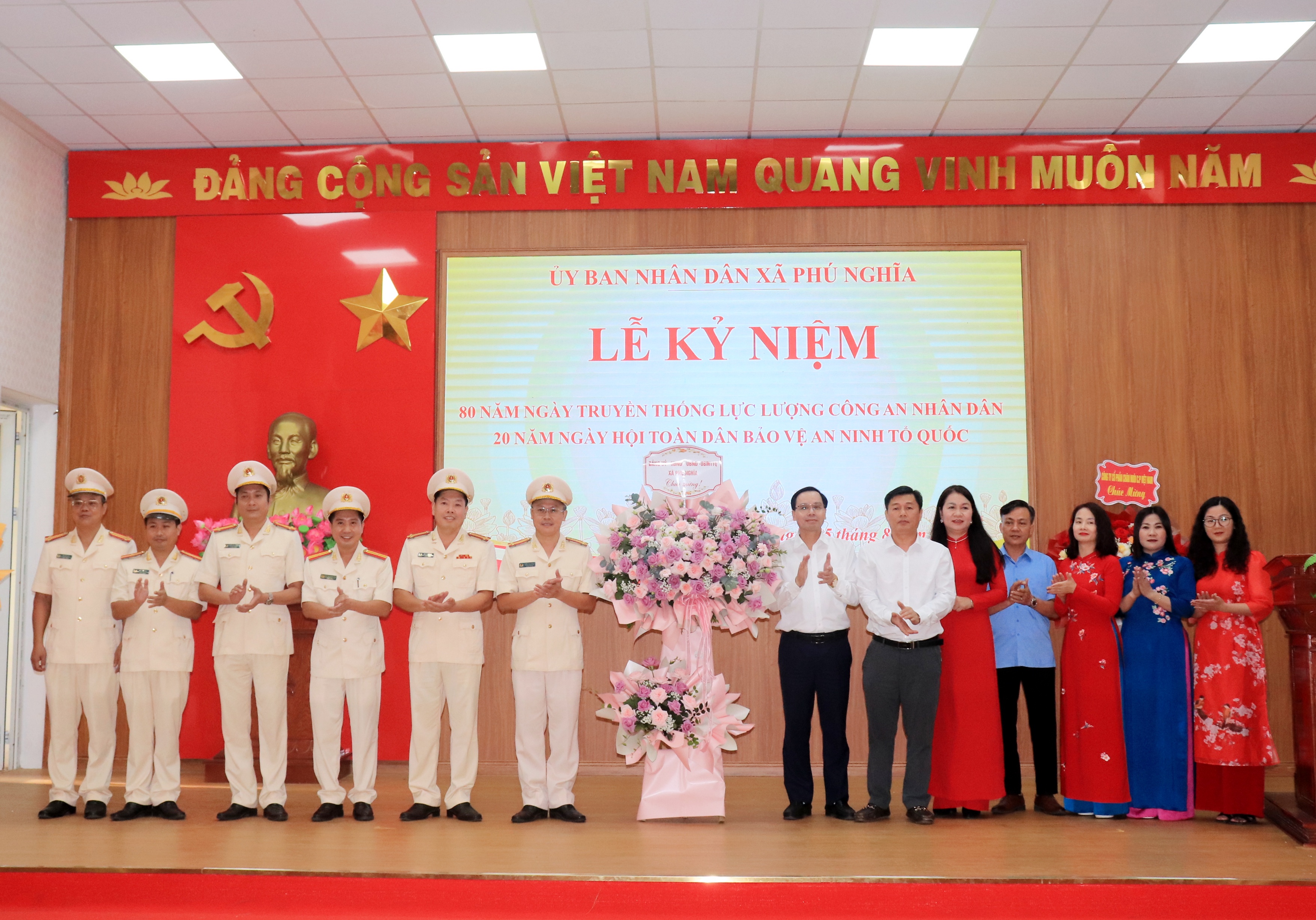 Công an xã Phú Nghĩa: Chuyển đổi số mạnh mẽ, giữ vững bình yên, phục vụ nhân dân