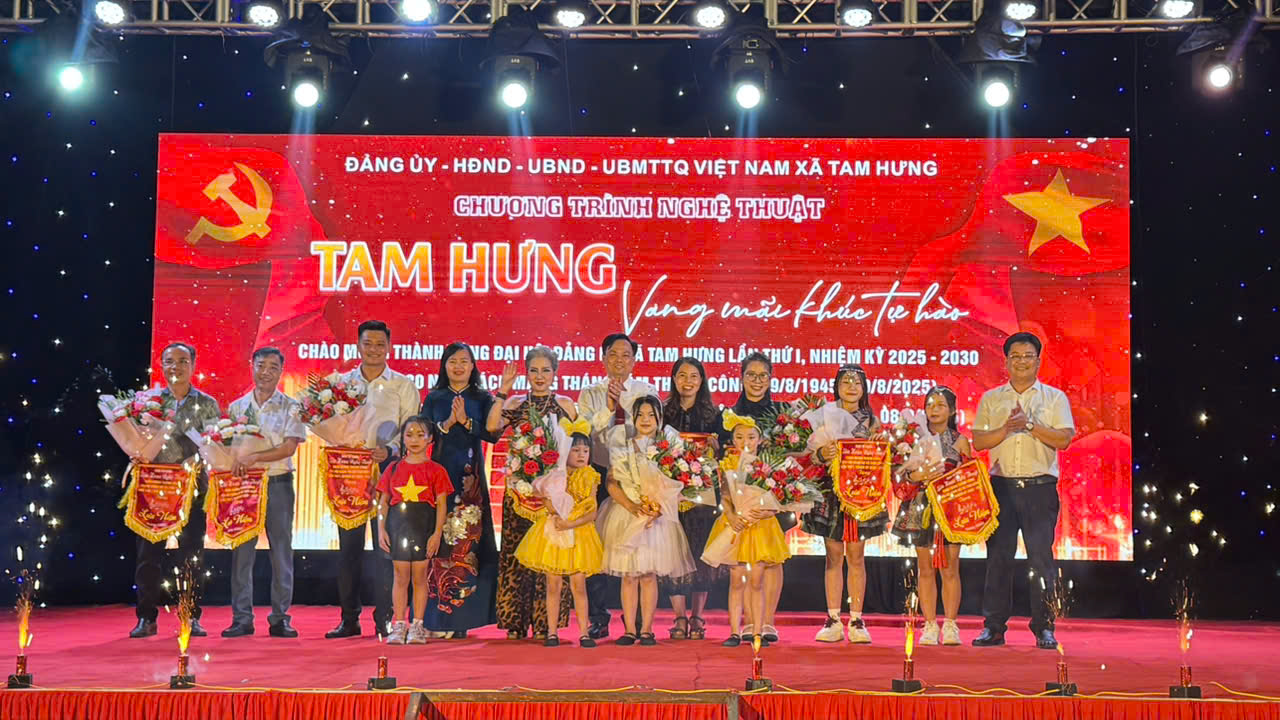 Chương trình nghệ thuật "Rạng rỡ Tam Hưng - Vang mãi khúc tự hào": Khơi dậy khát vọng vươn lên trong kỷ nguyên mới
