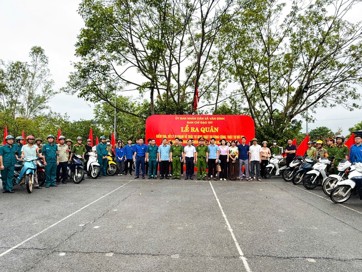 Xã Vân Đình đẩy mạnh tuyên truyền nâng cao ý thức chấp hành an toàn giao thông, trật tự đô thị và vệ sinh môi trường