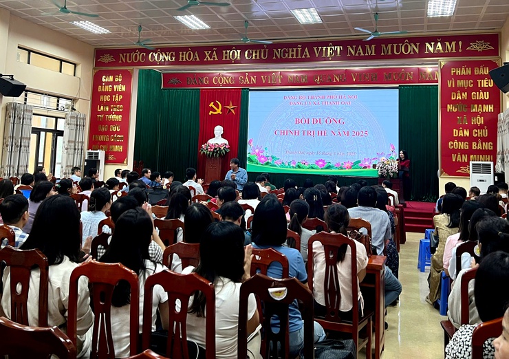 Xã Thanh Oai tổ chức lớp bồi dưỡng chính trị hè 2025: Nâng cao bản lĩnh, lan tỏa khát vọng đổi mới trong ngành giáo dục