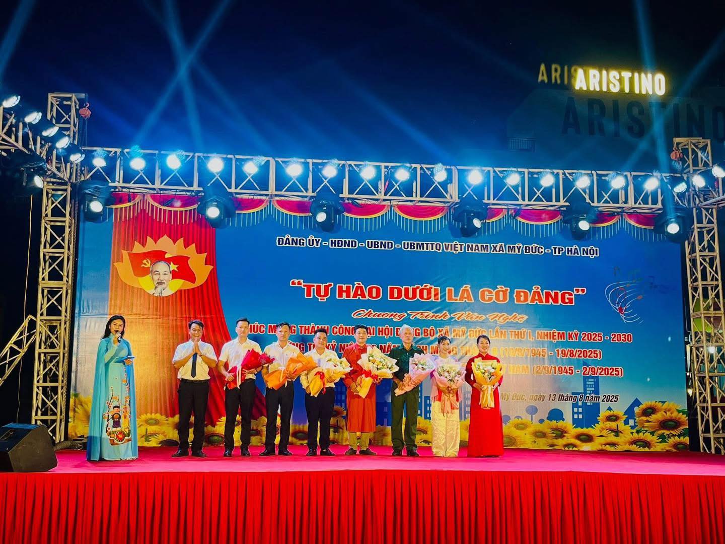 Rộn ràng đêm văn nghệ “Tự hào dưới lá cờ Đảng” ở xã Mỹ Đức: Khơi dậy khát vọng vươn mình trong kỷ nguyên mới