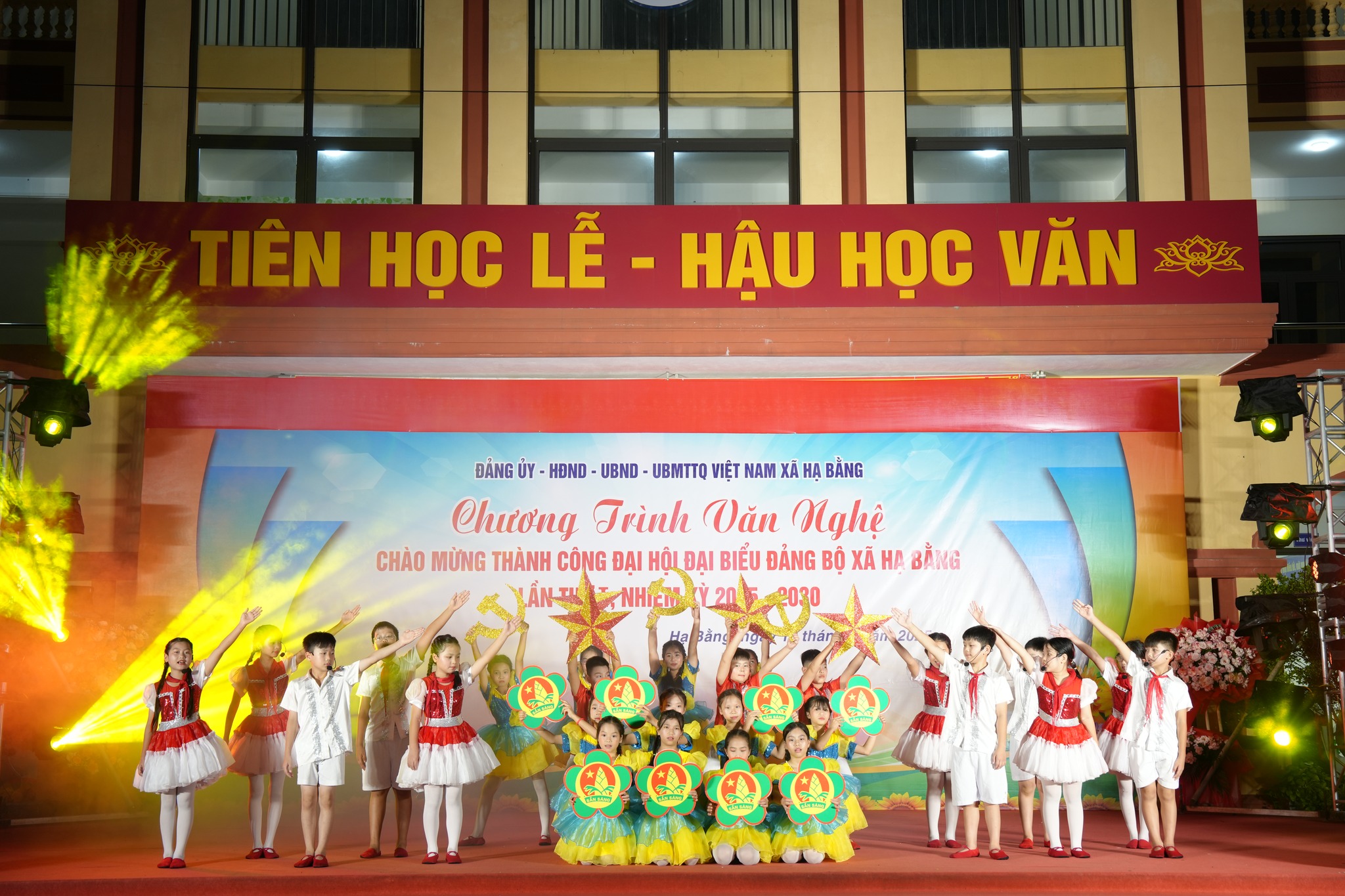 Xã Hạ Bằng rộn ràng chương trình nghệ thuật chào mừng thành công Đại hội Đảng bộ xã lần thứ I