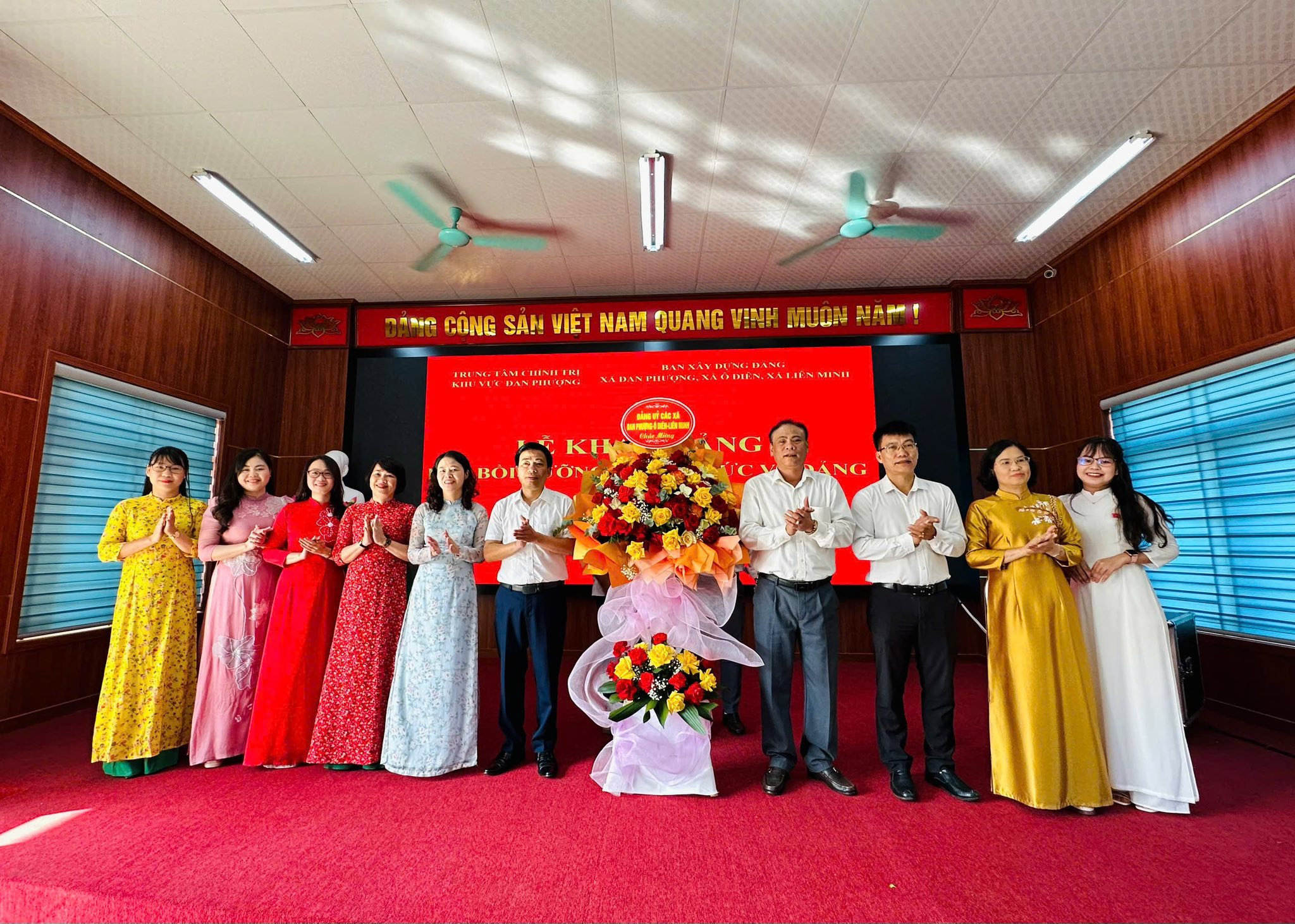 Khai mạc lớp bồi dưỡng nhận thức về Đảng tháng 8-2025 tại khu vực Đan Phượng