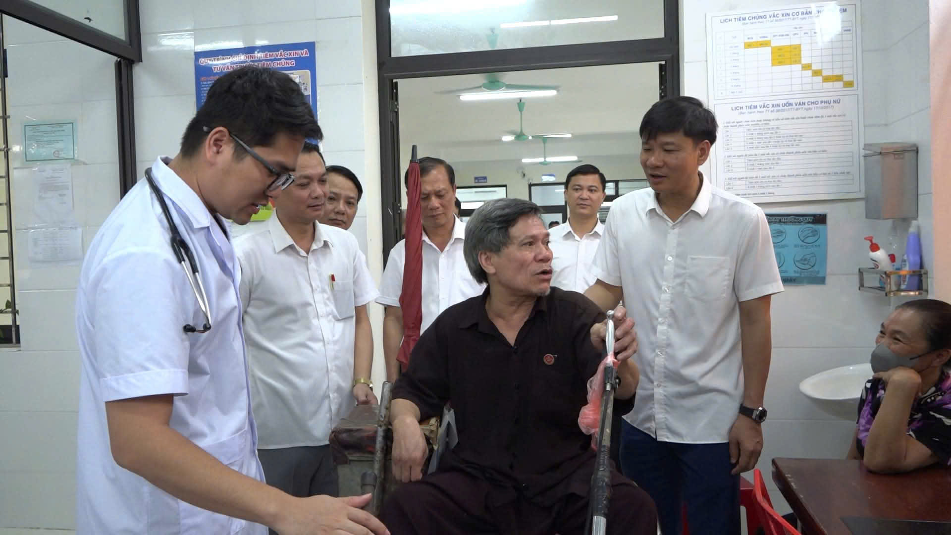 Xã Hòa Xá tổ chức khám sức khỏe, tặng quà tri ân người có công: Lan tỏa đạo lý “Uống nước nhớ nguồn”