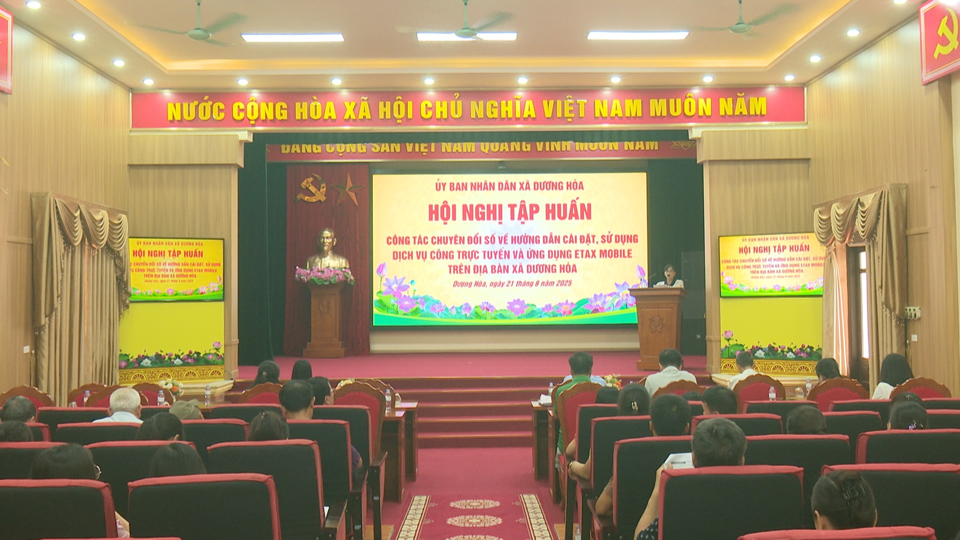 Xã Dương Hoà đẩy mạnh chuyển đổi số: Tập huấn sử dụng eTax Mobile, VNeID và dịch vụ công trực tuyến