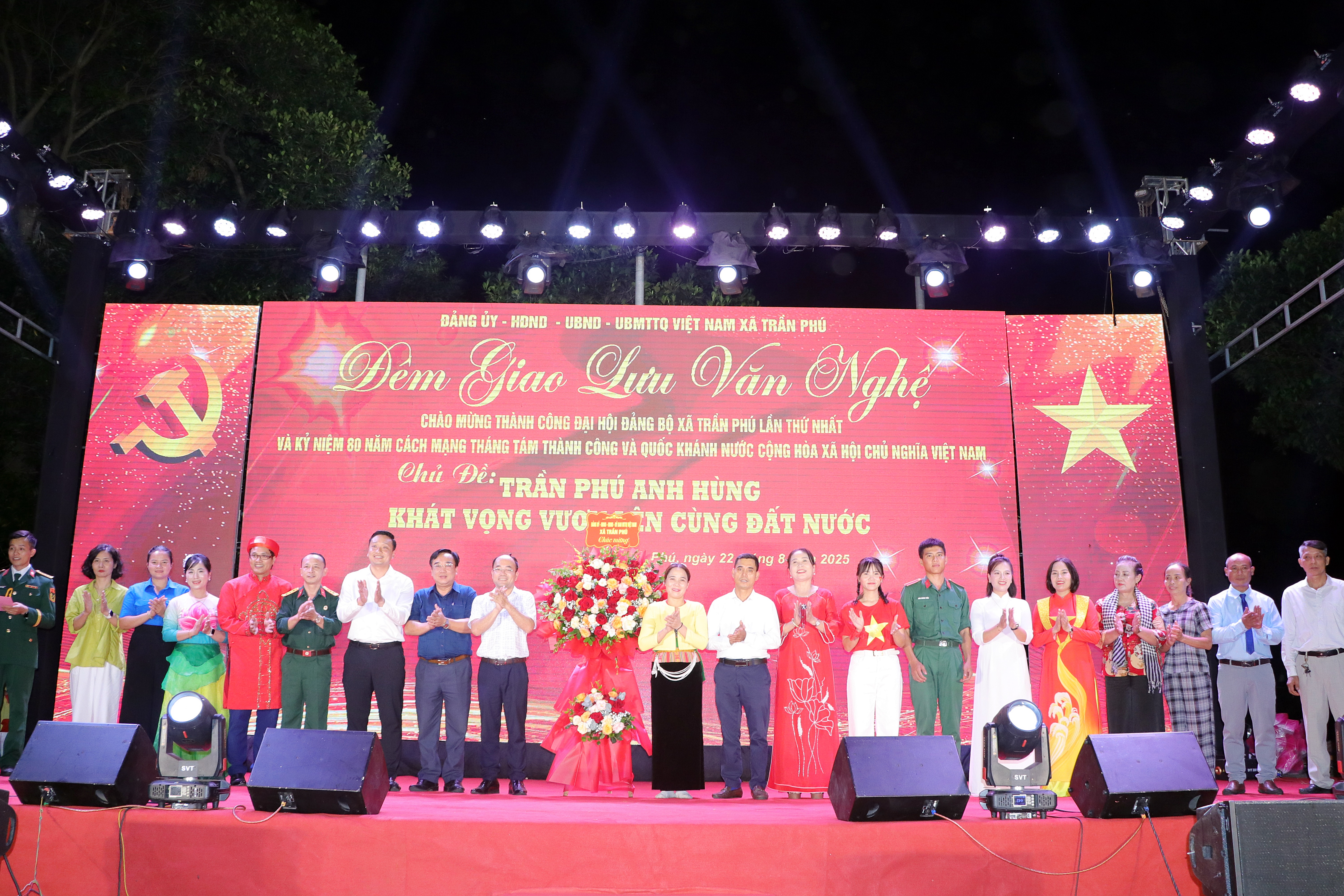 Hào hùng, xúc động với Chương trình văn nghệ  “Trần Phú anh hùng - Khát vọng vươn lên cùng đất nước”