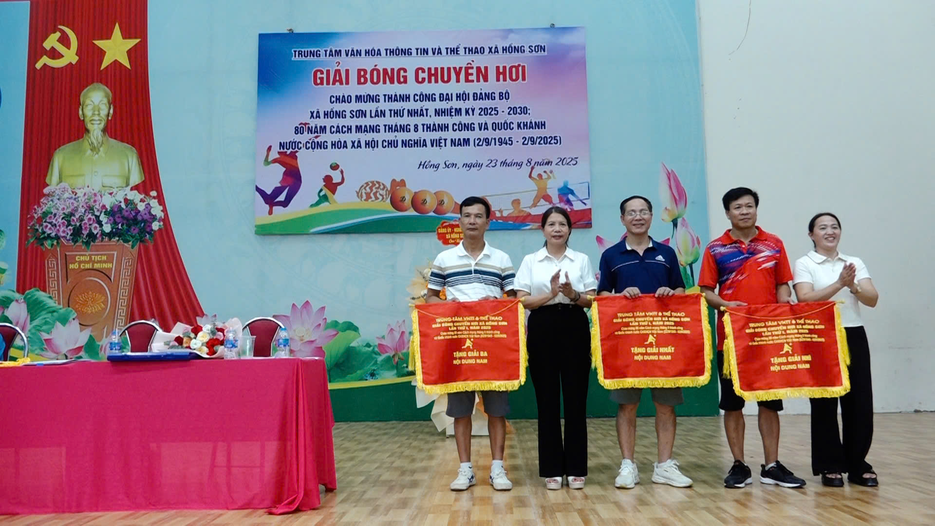 Xã Hồng Sơn sôi nổi giải bóng chuyền hơi chào mừng Quốc khánh 2-9