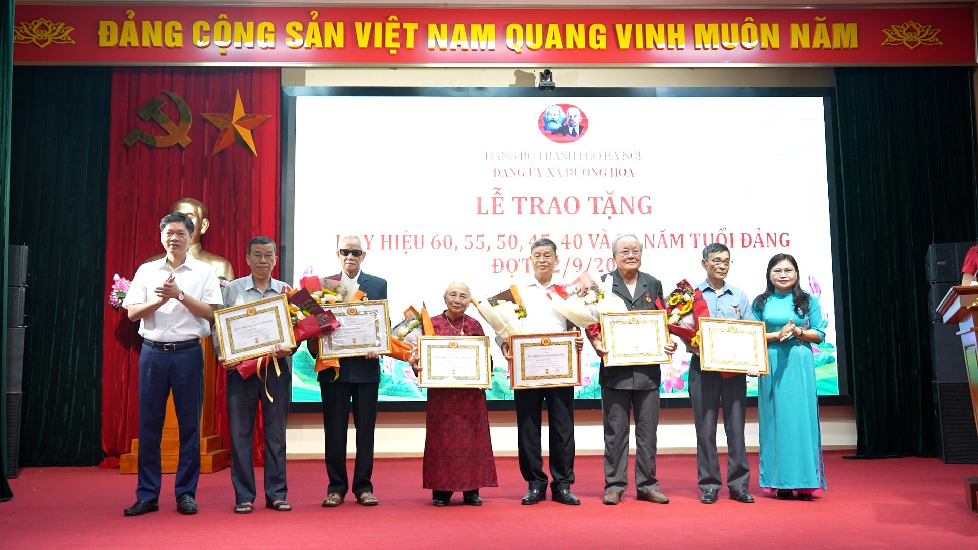 Xã Dương Hòa: Trao Huy hiệu Đảng dịp 2-9, lan tỏa khí phách người cộng sản, khẳng định quyết tâm phát triển nhiệm kỳ mới