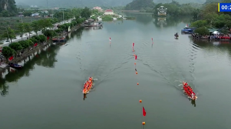 Xã Hương Sơn: Giải bơi chải thuyền rồng rộn ràng khí thế, lan tỏa bản sắc văn hóa chùa Hương