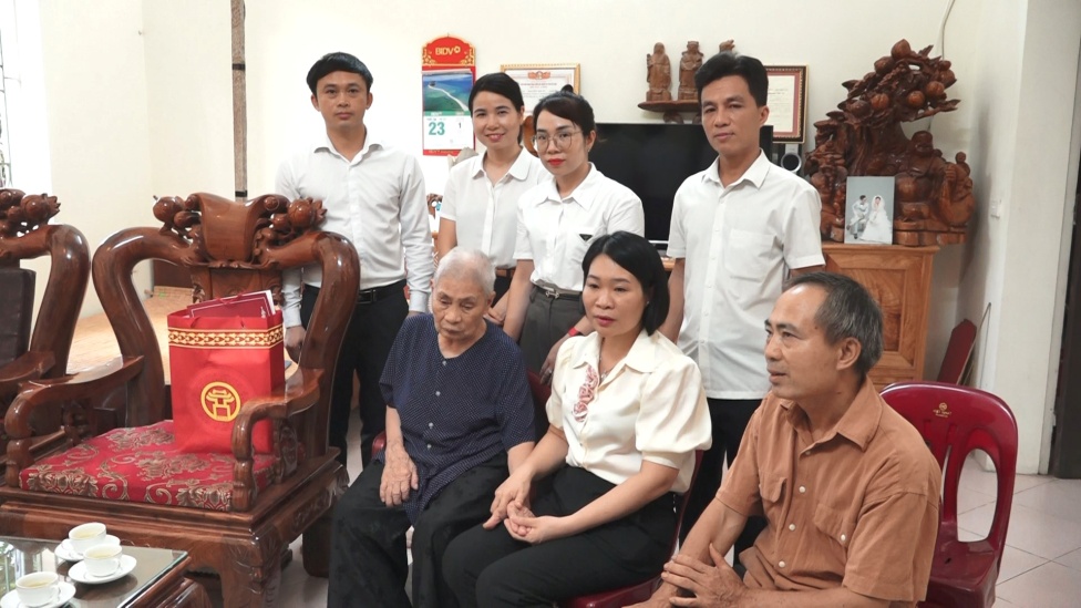 Xã Quảng Oai tri ân các gia đình chính sách nhân kỷ niệm 80 năm Quốc khánh 2-9