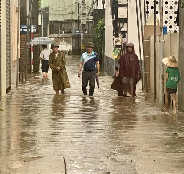Xã Hồng Vân khẩn trương khắc phục thiệt hại do mưa lớn gây ngập úng