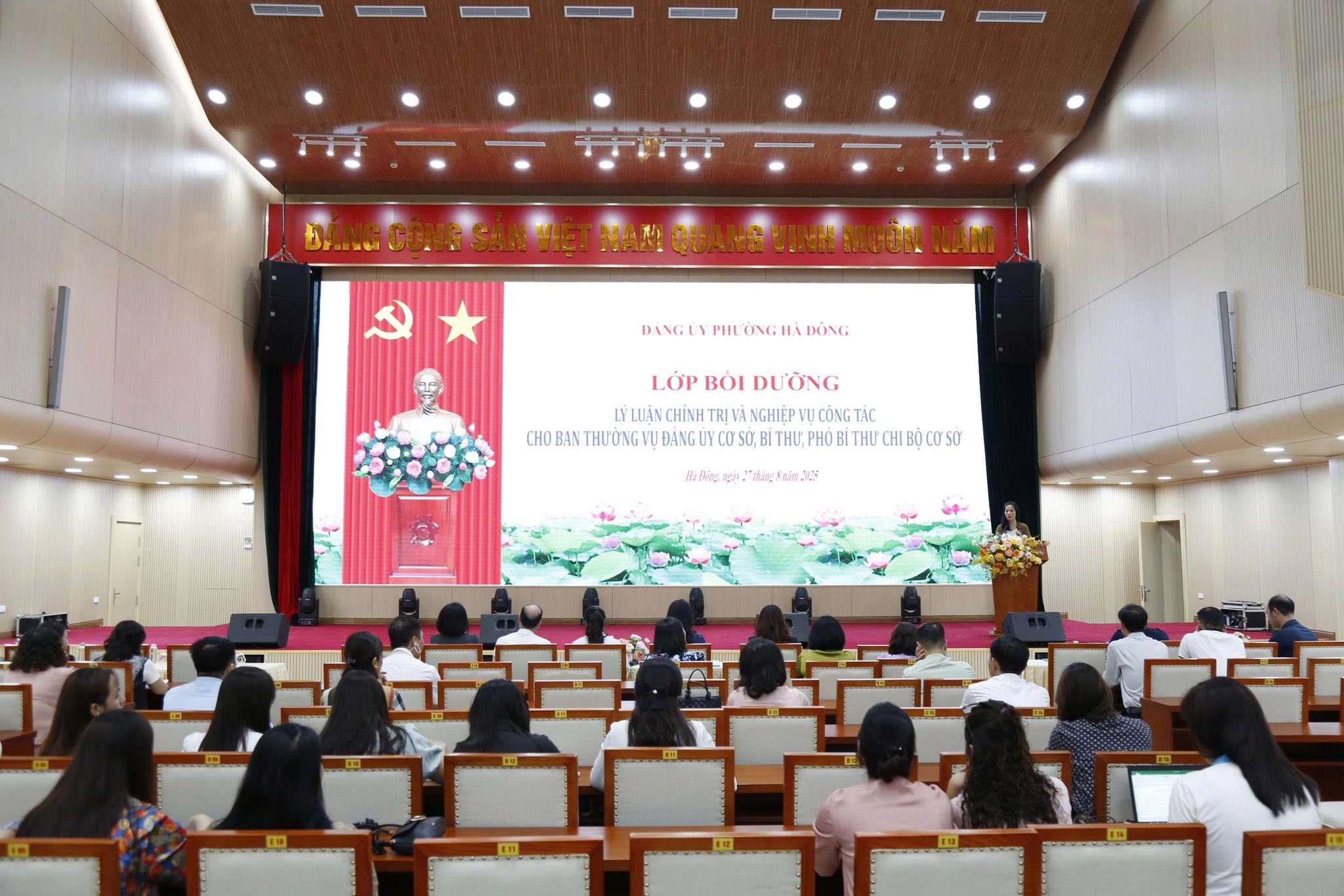 Phường Hà Đông tổ chức bồi dưỡng lý luận chính trị, nâng cao nghiệp vụ công tác Đảng ở cơ sở
