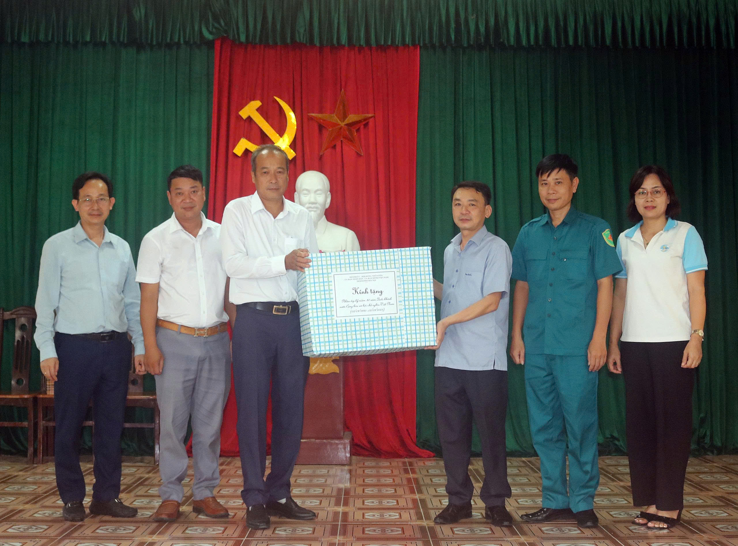 Lãnh đạo xã Xuân Mai tri ân cơ sở cách mạng Tiến Tiên và người có công nhân dịp Quốc khánh 2-9