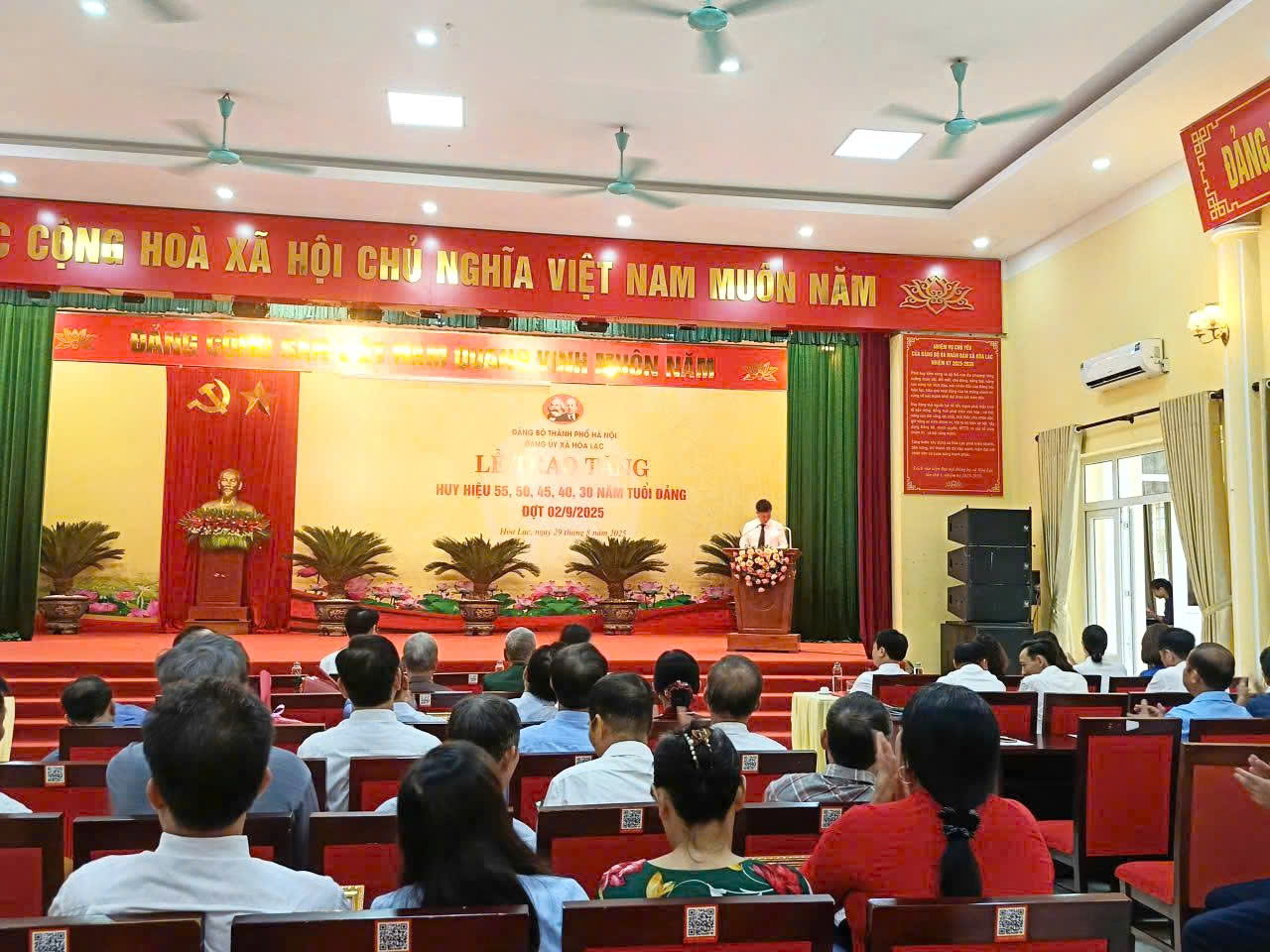 Xã Hòa Lạc trao tặng Huy hiệu Đảng: Dấu son của bản lĩnh kiên trung và niềm tự hào cách mạng
