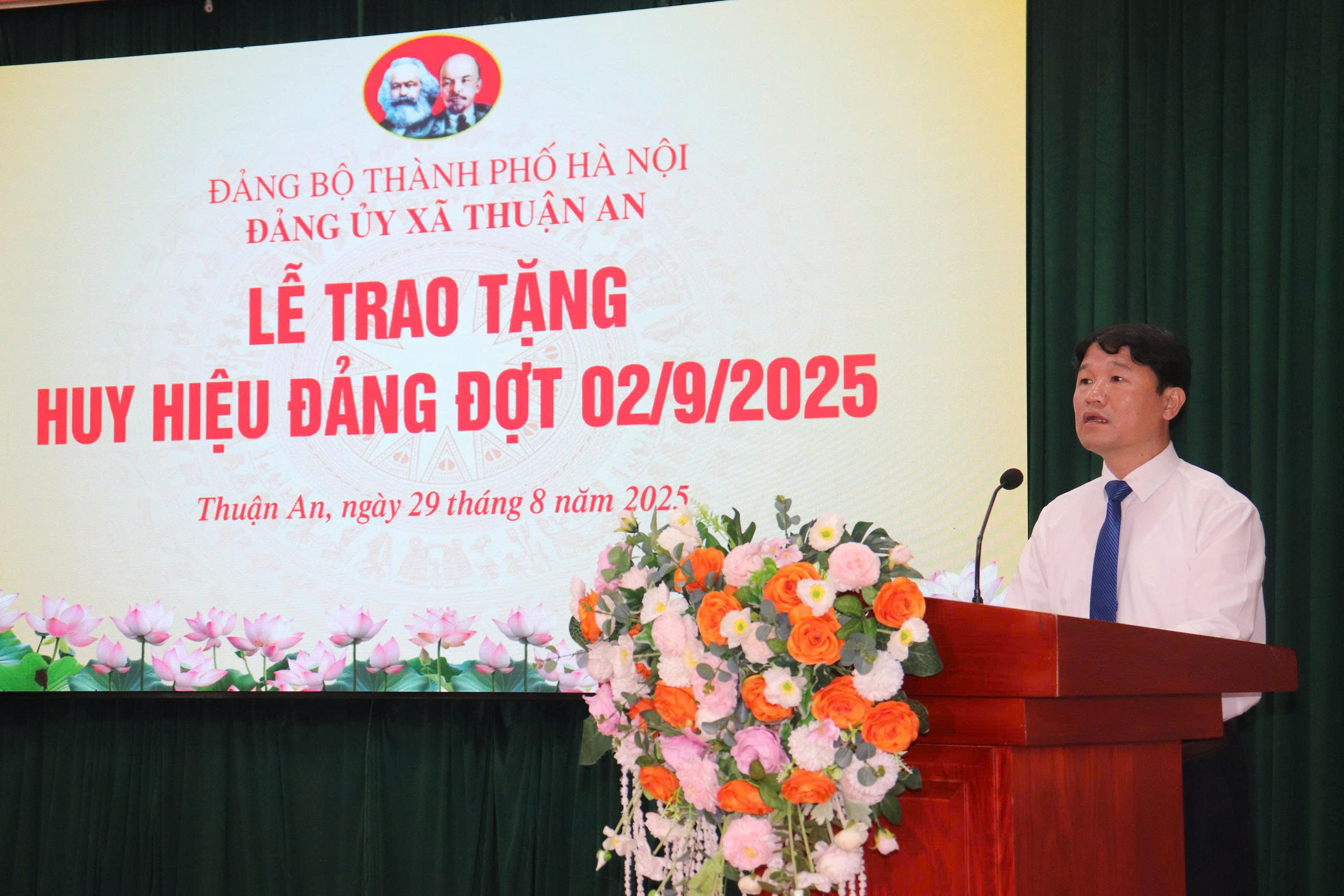 Xã Thuận An trao Huy hiệu Đảng: Tôn vinh chặng đường cống hiến, tiếp nối truyền thống vẻ vang