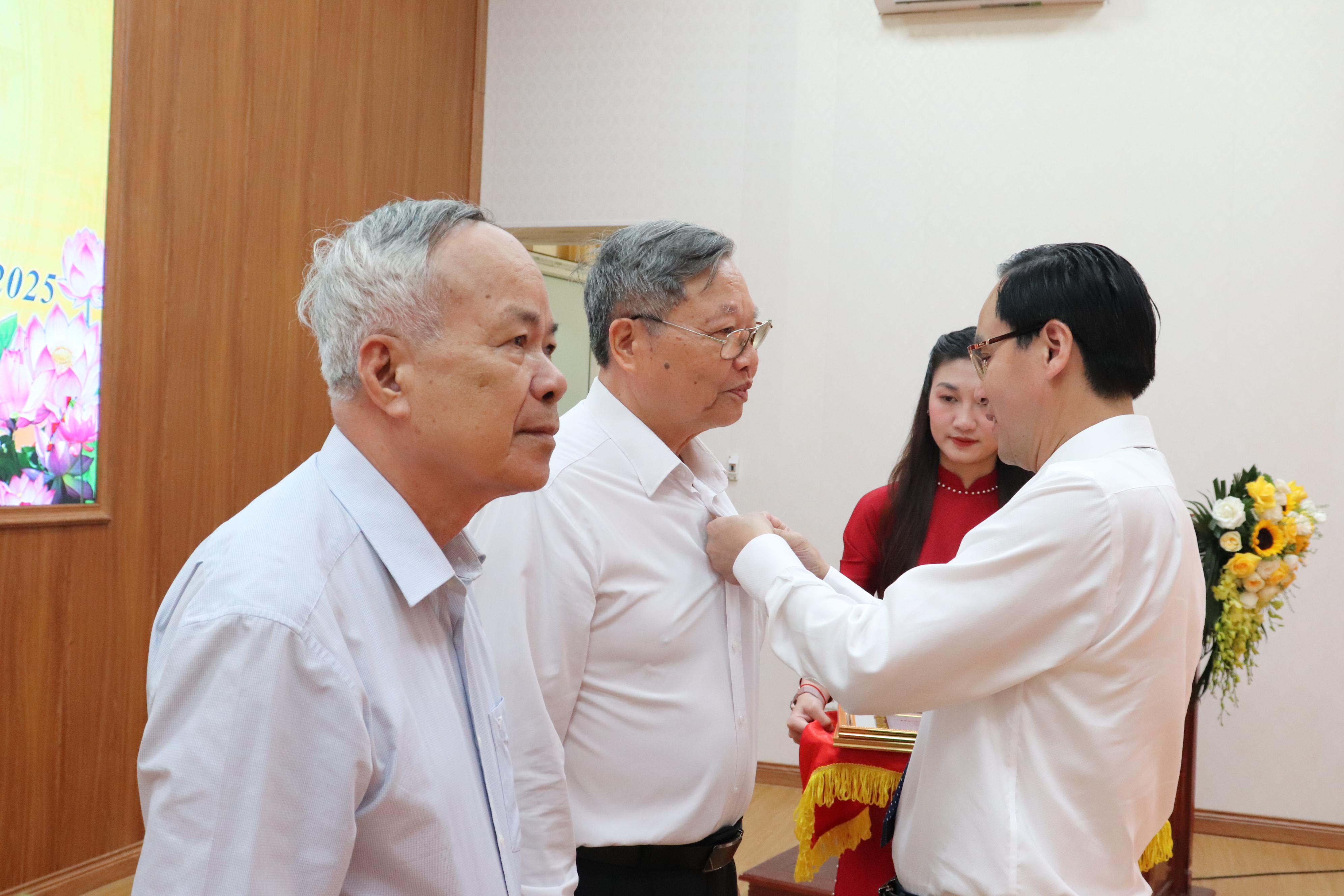 Xã Phú Nghĩa: Vinh danh đảng viên lão thành, lan tỏa khí thế mới sau thành công Đại hội Đảng bộ lần thứ I