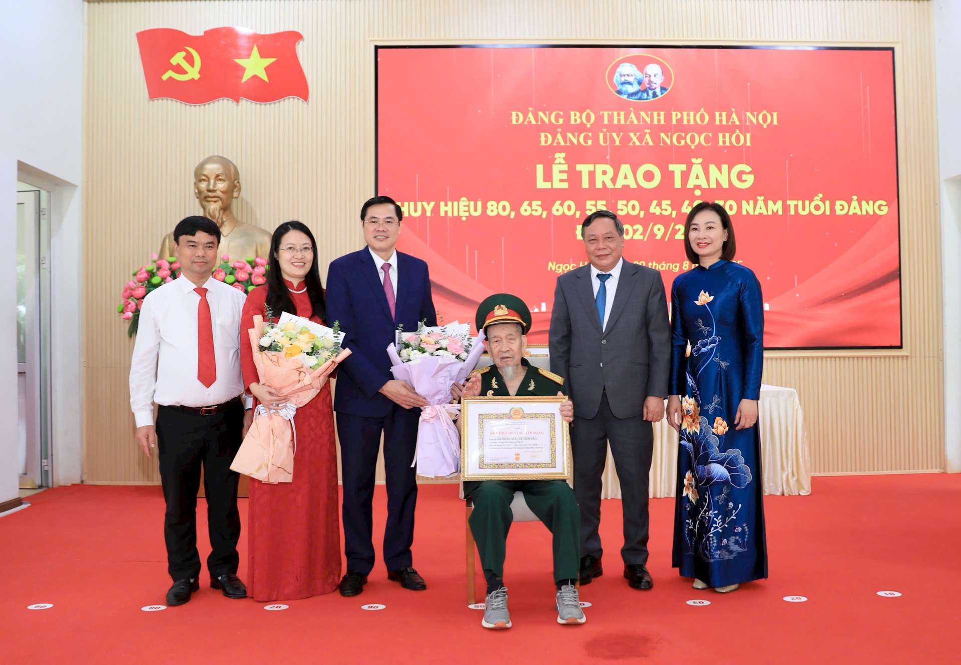 Xã Ngọc Hồi trao Huy hiệu Đảng dịp Quốc khánh: Tri ân đảng viên lão thành, khẳng định vị thế vùng đất chiến lược phía Nam Thủ đô