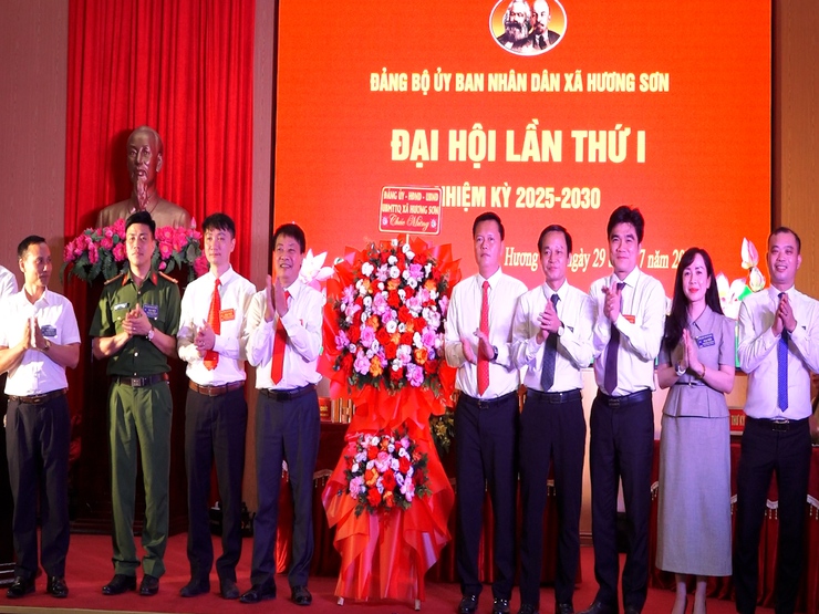 Các chi, đảng bộ trực thuộc xã Hương Sơn tổ chức thành công Đại hội sau khi vận hành mô hình chính quyền địa phương 2 cấp