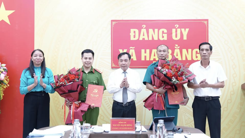 Xã Hạ Bằng công bố Quyết định chỉ định Ủy viên Ban Chấp hành, Ủy viên Ban Thường vụ Đảng ủy