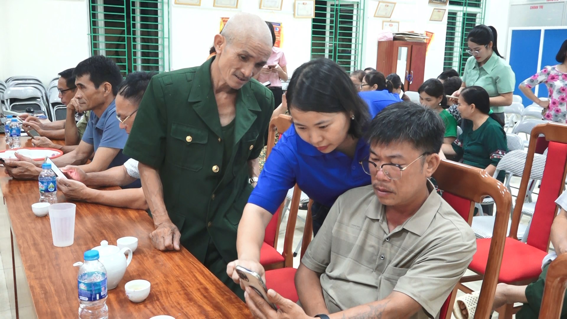 Triển khai phong trào “Bình dân học vụ số” lưu động: Xã Quảng Oai phổ cập kỹ năng số cho nhân dân